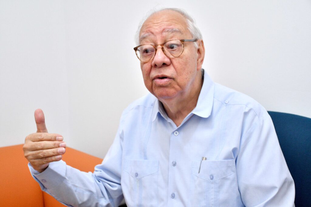 Embajador Rafael Julián Cedano dona más de cien diarios al Archivo General de la Nación