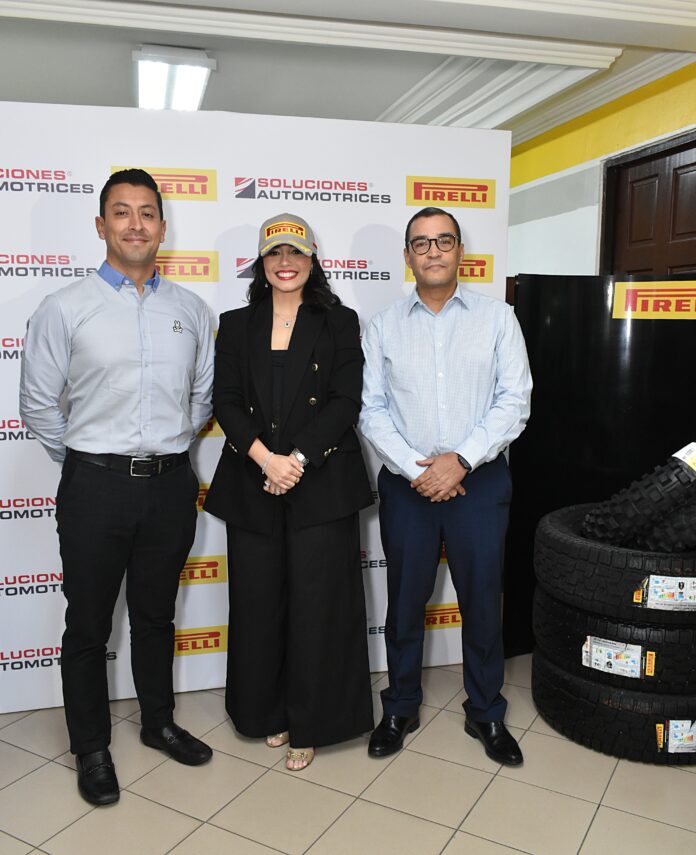 DSC_7662 Principal. Aridio De Jesús, Elinardo Azcona, Franklin Meléndez y Julián Martínez. Soluciones Automotrices presenta portafolio de neumáticos Pirelli para motocicletas en República Dominicana