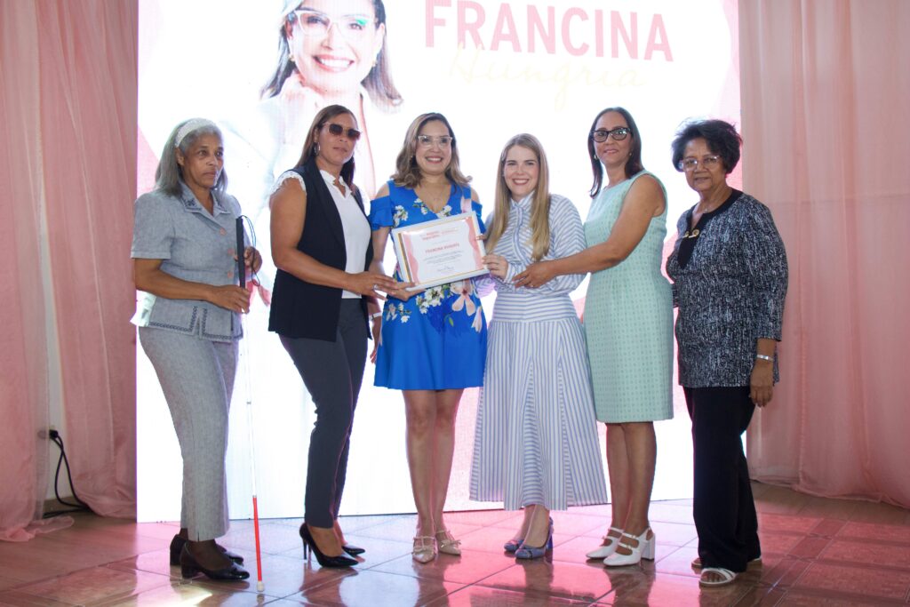 Carmen Ligia Barceló impulsa el liderazgo femenino en Hato Mayor con el panel “Mujeres Imparables”