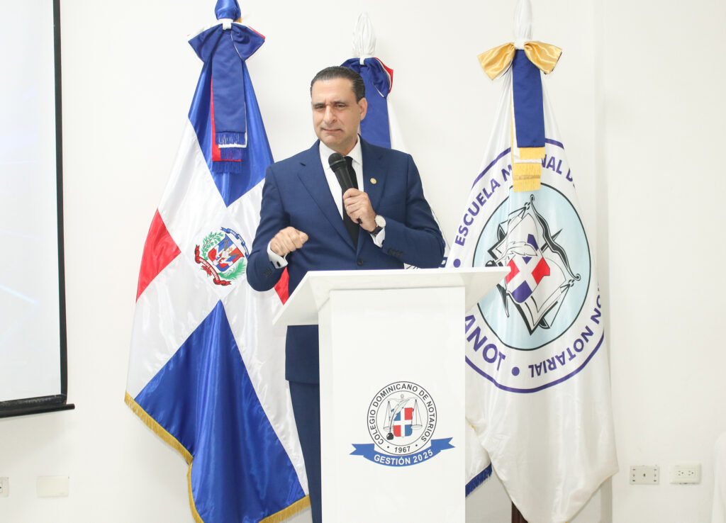 Servio Tulio advierte sobre “crisis ética” en la democracia dominicana durante apertura de diplomado notarial