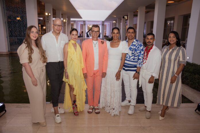 Foto Principal 7983- Andrea Torres, Manuel Febrillet, Verónica Díaz, Sócrates McKinney, Michelle Reynoso, Wilson Alcéquiez, Joel Reyes y Heinicy Santana Paradisus Grand Cana se convierte en epicentro de la moda nupcial con The One Bridal Weekend 2026