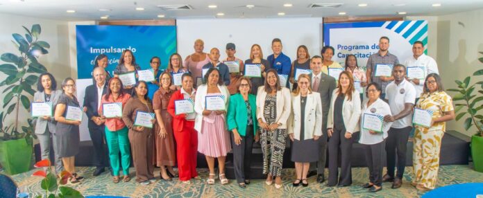 Grupo de ganadores que concluyeron la capacitación Programa BCIE–SOLIDARIOS impulsa a emprendedores dominicanos con formación estratégica y apoyo financiero