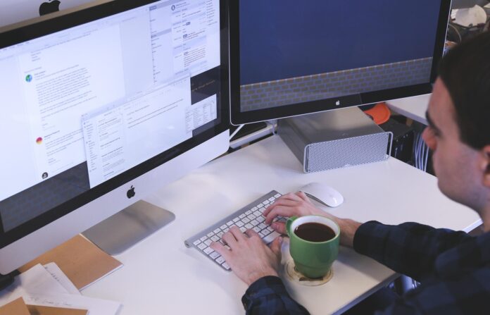 Las empresas deben repensar el trabajo para prosperar en 2026 frente a la escasez de talento y la disrupción de la IA