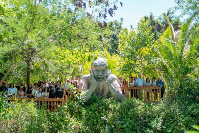 Parte de los medios que asistieron a conocer el parque Bávaro Adventure Park impulsa el turismo experiencial con Sacred River en Punta Cana