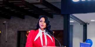 “Mujer de Pie” llena el Atrio Central de Downtown Center en un encuentro de liderazgo femenino