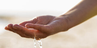 El acceso al agua segura falla ante el calor extremo incluso en ciudades ricas