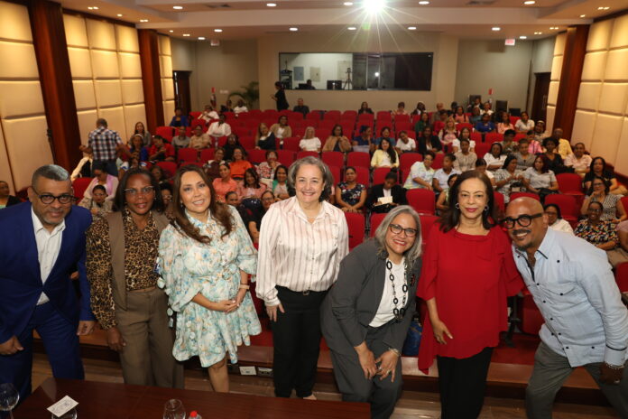 Solo el 22 % de los estudiantes domina la lectura fluida en República Dominicana