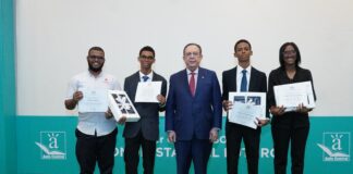 Banco Central premia talento joven en competencia 'Economistas del Futuro'