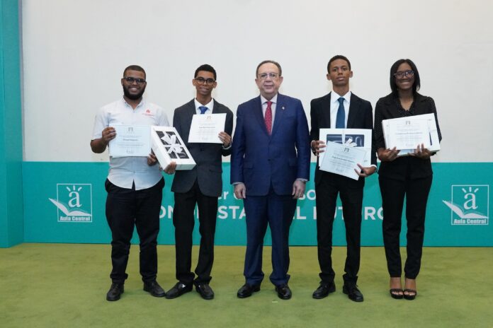 Banco Central premia talento joven en competencia 'Economistas del Futuro'