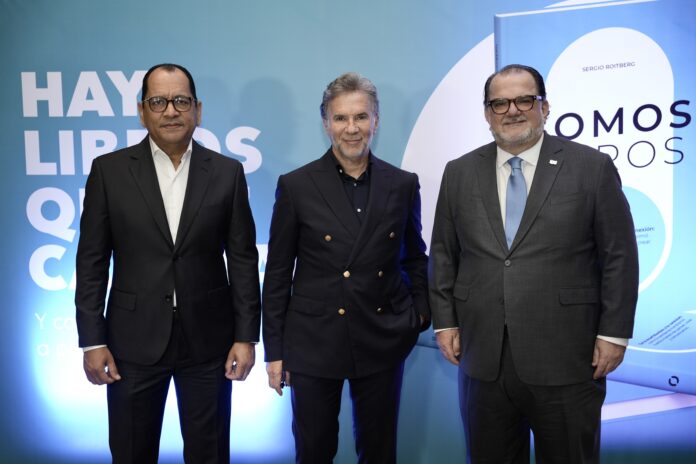 Fernando Martínez Sergio Roitberg y Eduardo Valcárcel Sergio Roitberg presenta su libro Somos Otros en Santo Domingo