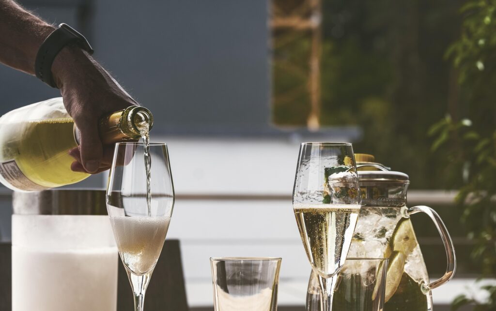 Médica advierte que el exceso de alcohol acelera el envejecimiento y afecta la salud integral