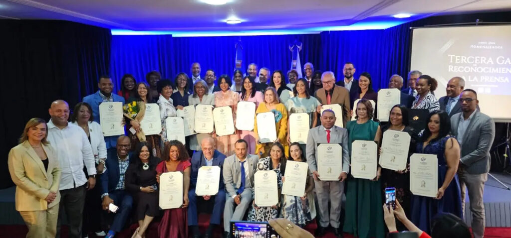 Colegio de Periodistas (CDP) reconoce a 39 periodistas y destaca la ética como pilar del oficio