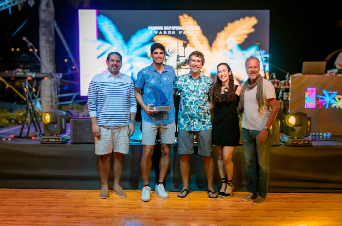 1-Foto Principal-Jorge Dargam, Raúl Aguayo-Ganador del 1er Lugar ILCA 7, Eduardo Verdeja, Ana Bancalari y Alejandro Irigoyen Marina Puerto Bahía impulsa el turismo náutico con la celebración de Samaná Bay Spring Regatta 2026