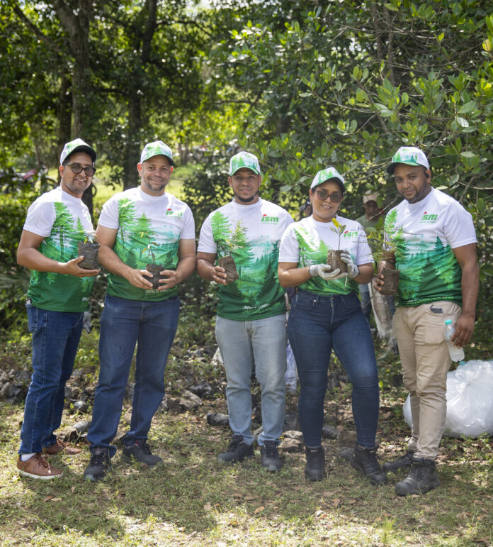 Industrias San Miguel y aliados reforestan la zona fronteriza con más de 5,000 árboles nativos
