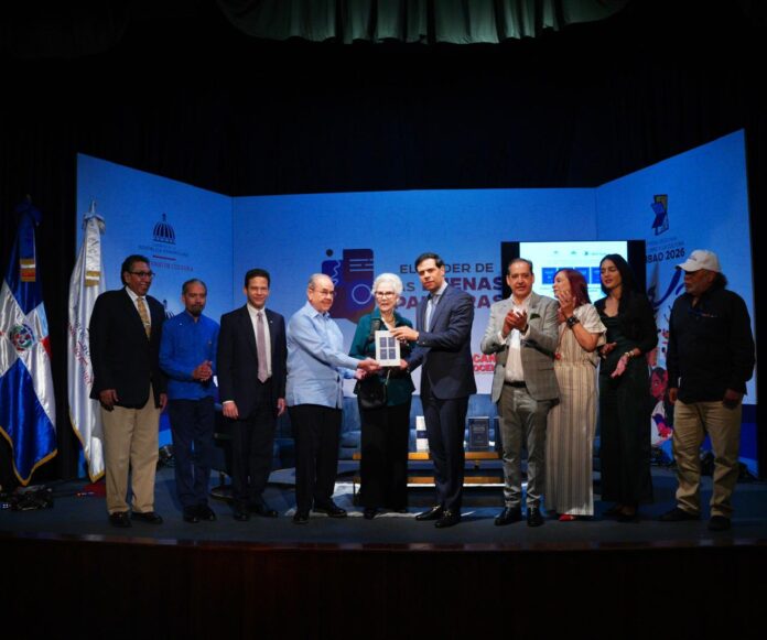 WhatsApp Image 2026-04-22 at 7.13.32 PM Ministerio de Cultura presenta colección conmemorativa sobre Ulises Francisco Espaillat en la Feria del Libro Cibao 2026