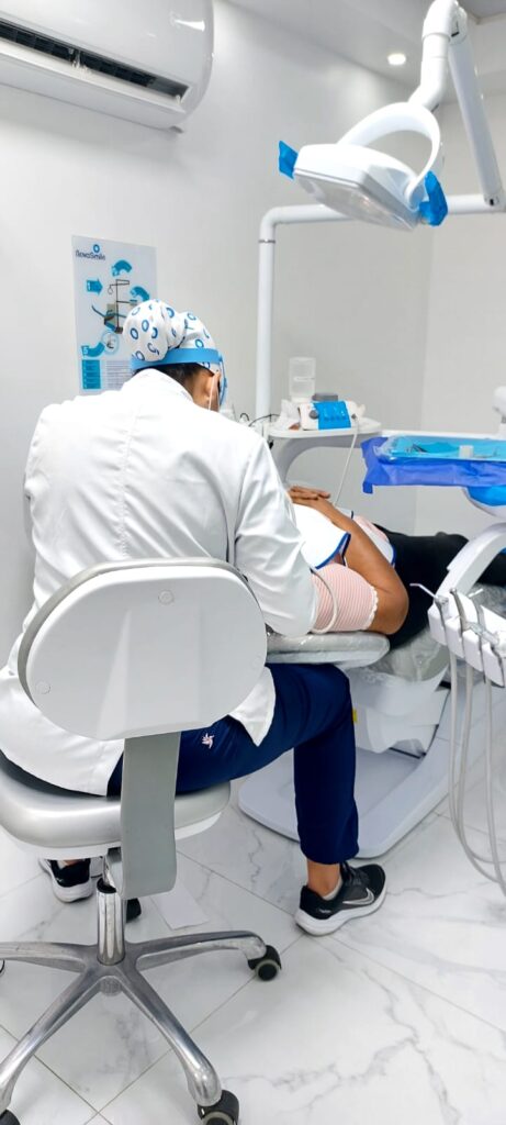 NovaSmile Dental Group realiza emotiva jornada para madres en Santiago con servicios gratuitos