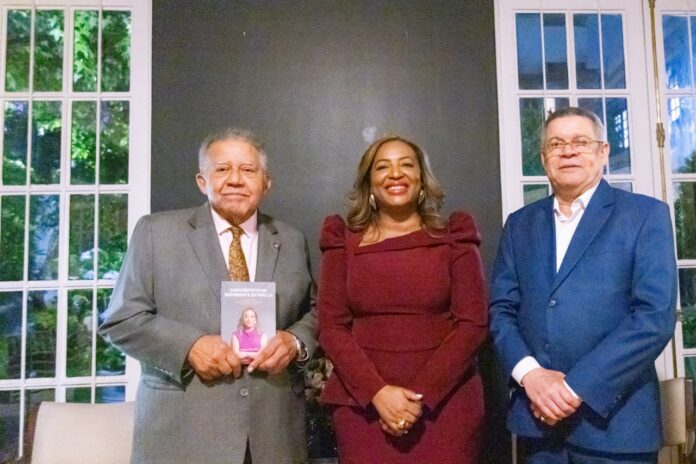 Irene Morillo presenta su libro “Conviértete en Referente Estrella” en la Embajada Dominicana en México