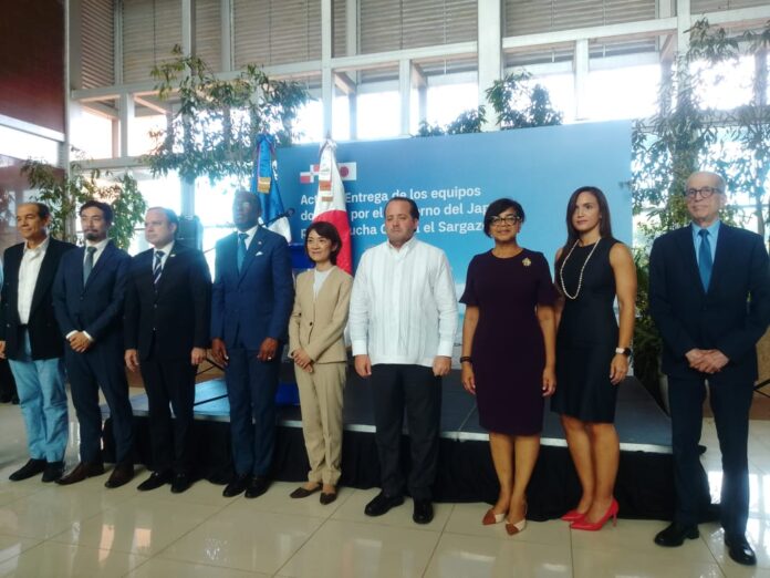 Japón fortalece la lucha contra el sargazo con donación de equipos valorados en US$1.3 millones