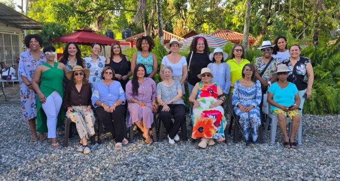1. Las madres de Adompretur celebran su día con alegría. Adompretur homenajea a las madres de su membresía con una jornada de confraternidad en La Victoria