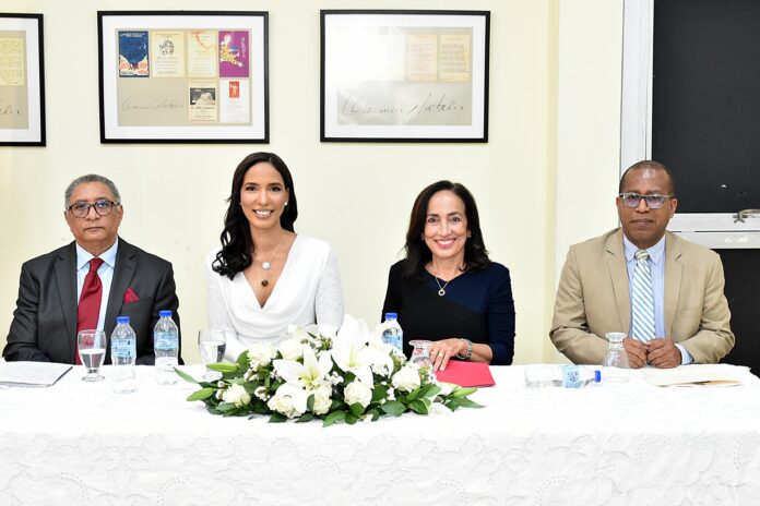 Abogada dominicana Eykis García Díaz publica la primera guía en español para ejercer la abogacía en Francia