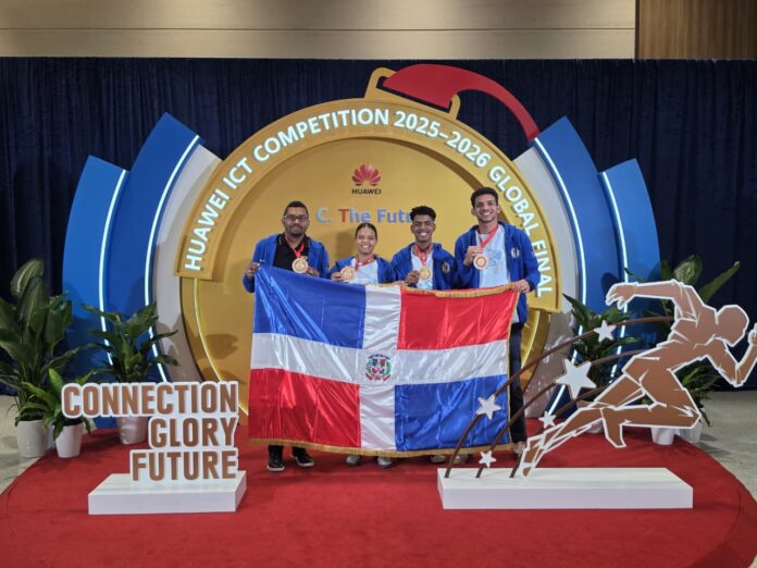 Estudiantes de la PUCMM ganan el máximo premio mundial de Huawei y hacen historia para República Dominicana