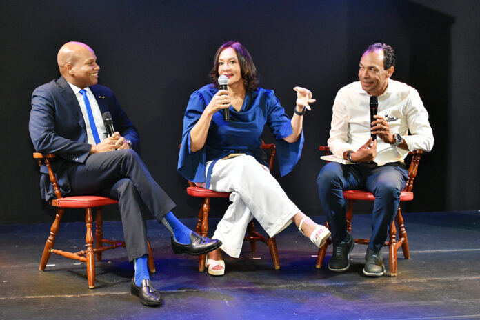 FOTO 1 José Miguel Otañez, Lady Reyes y César Cordero Segunda edición de la Peña Interactiva refuerza el mensaje: “Toda comunicación deja una huella”