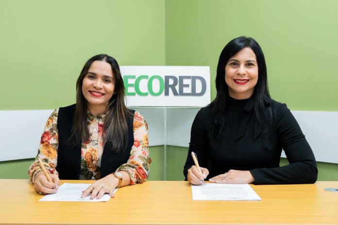 Foto 1, Las presidentas de Ecored y Wca-RD, Christy Luciano y Tania de León, el acuerdo.