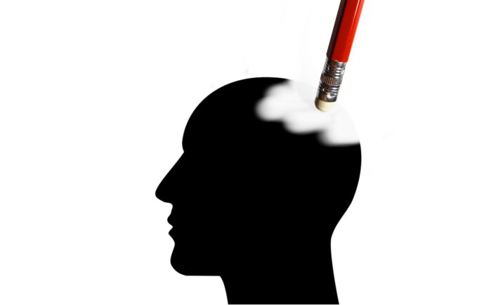 Estudio de Mayo Clinic revela que el Alzheimer podría comenzar a desarrollarse desde finales de los 50 años