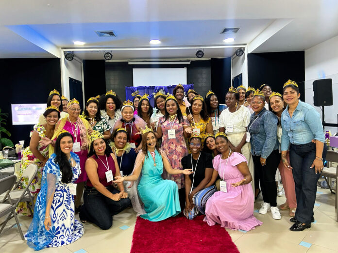 Participantes de El Recreo de Mamá Madre SOS impulsa 'Encuentro de Reinas' como jornada de bienestar y empoderamiento personal