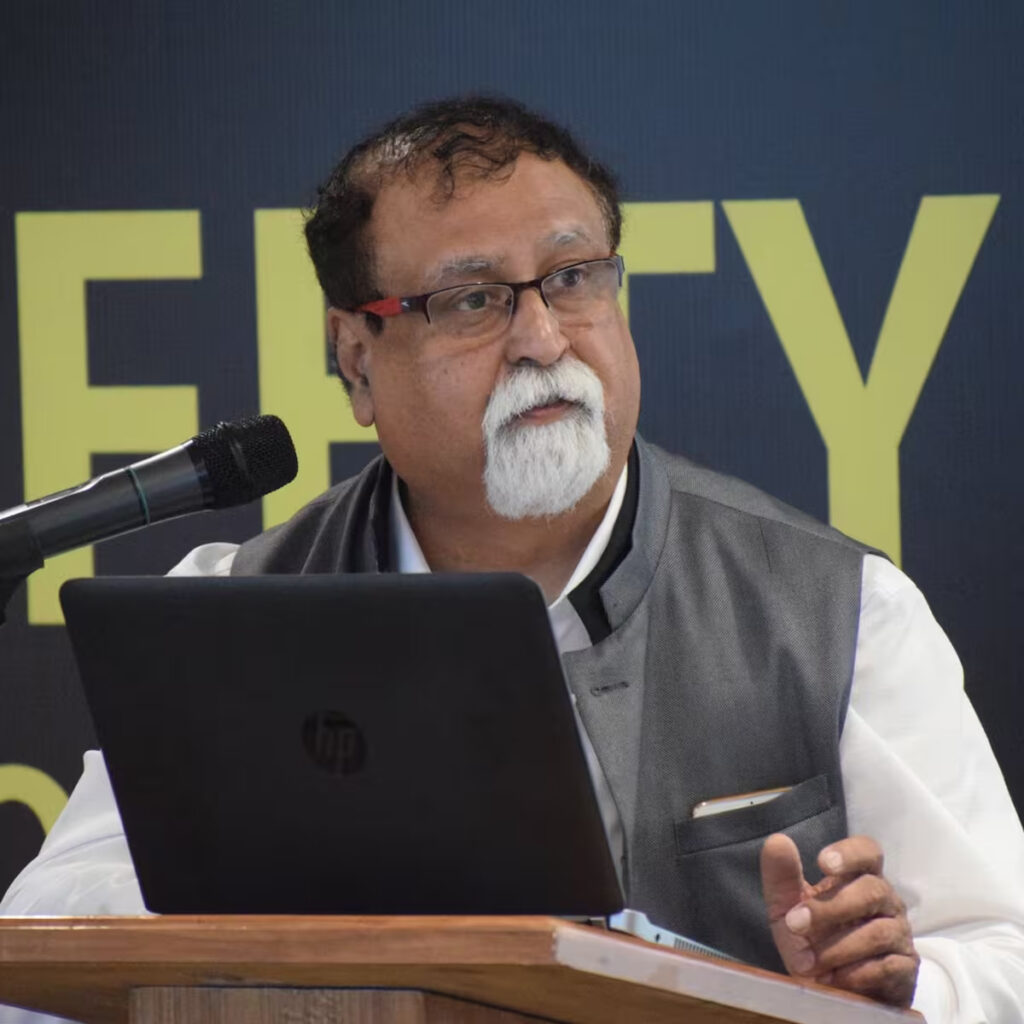 Sunil Saxena advierte que el criterio periodístico sigue siendo territorio exclusivo de los humanos