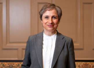Carmen Aristegui afirma que no puede existir democracia donde se persigue a los periodistas