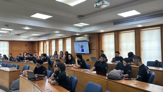 0007 Jóvenes presentan soluciones con inteligencia artificial en encuentro promovido por la UNESCO