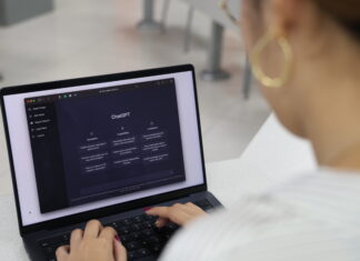 Mayor dependencia de la IA se asocia con más procrastinación en universitarios Mayor dependencia de la IA se asocia con más procrastinación en universitarios