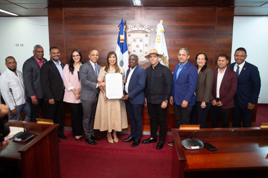 Santiago declara a Grisbel Medina como Hija Adoptiva del municipio