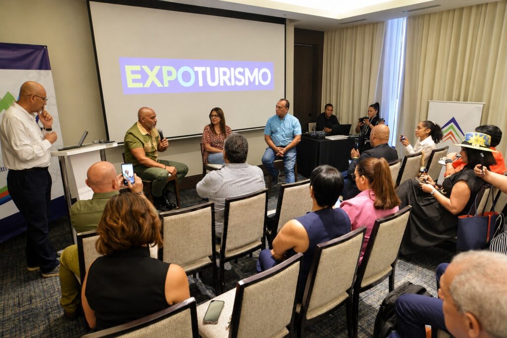 Adompretur debate los desafíos del periodismo turístico en la era digital
