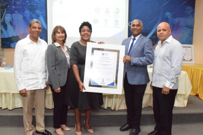 Archivo General de la Nación recibe reconocimiento de la UASD Santiago