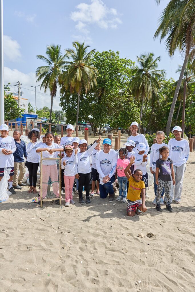 United Petroleum recolecta más de 3 mil libras de residuos en Playa Gringo