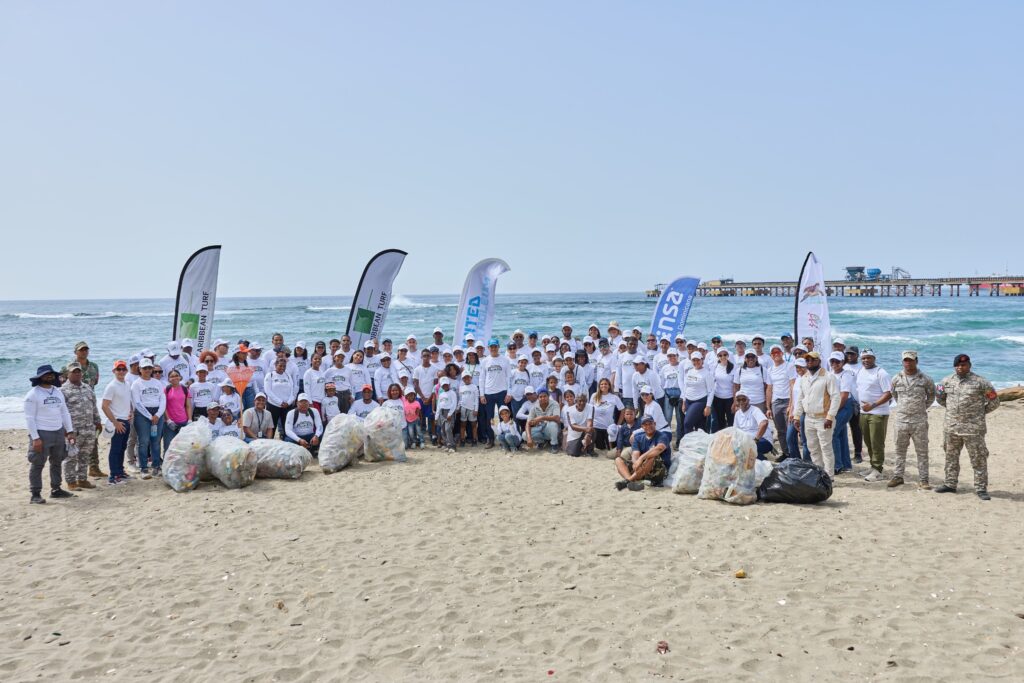 United Petroleum recolecta más de 3 mil libras de residuos en Playa Gringo