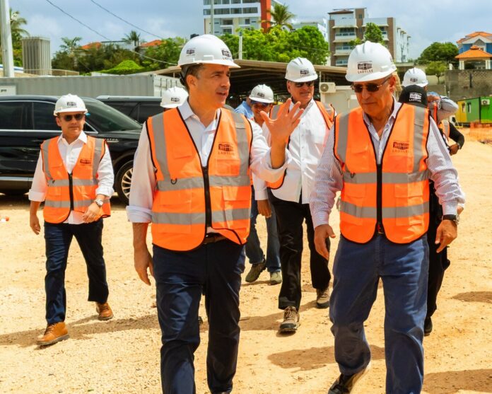 Banco Popular constata avances de City Center en Santo Domingo Este