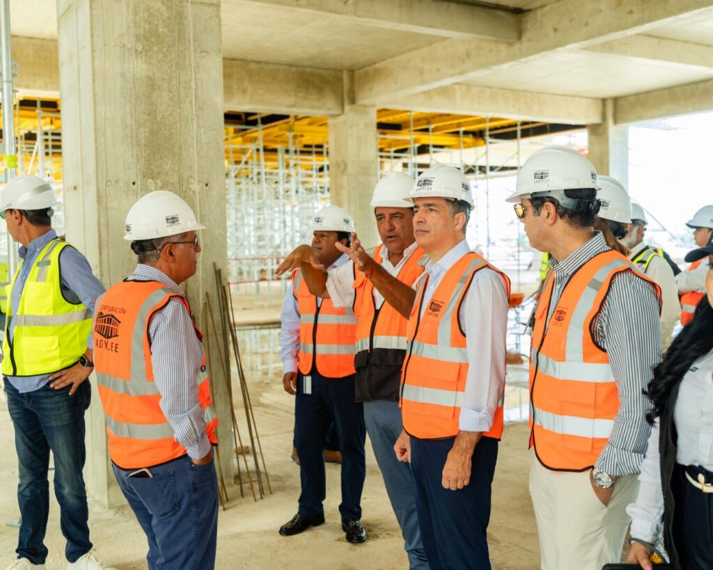 Banco Popular constata avances de City Center en Santo Domingo Este