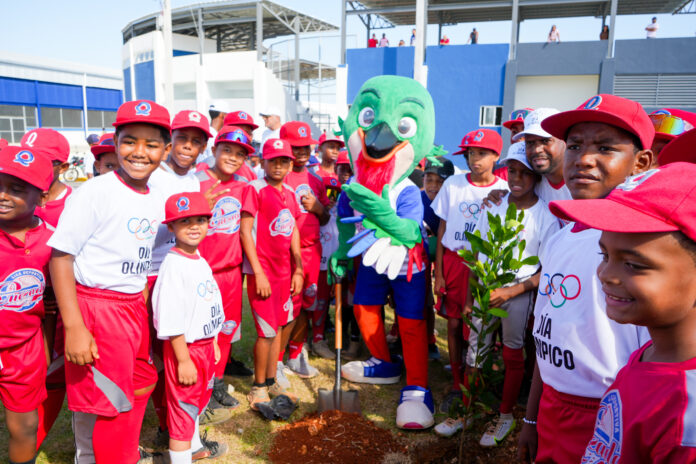 Día Olímpico en Ciudad Juan Bosch impulsa los valores del deporte y el compromiso con el medio ambiente