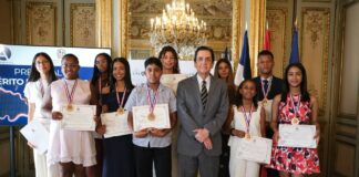 Embajada dominicana en España reconoce a estudiantes por su excelencia académica