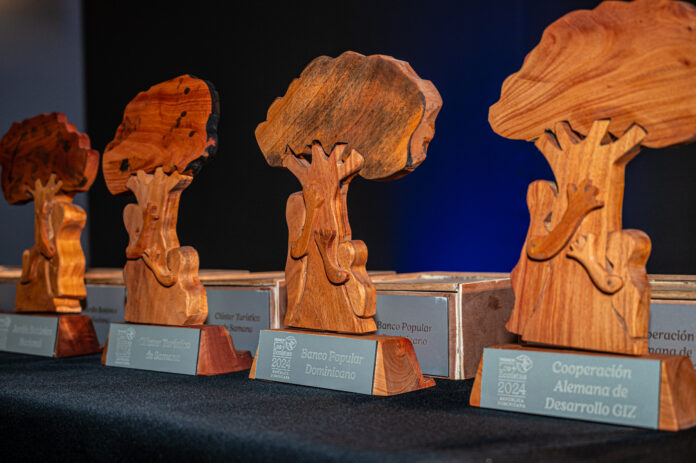 Estatuilla Los +Ecoistas Piñero abre convocatoria para la tercera edición de Los + Ecoístas