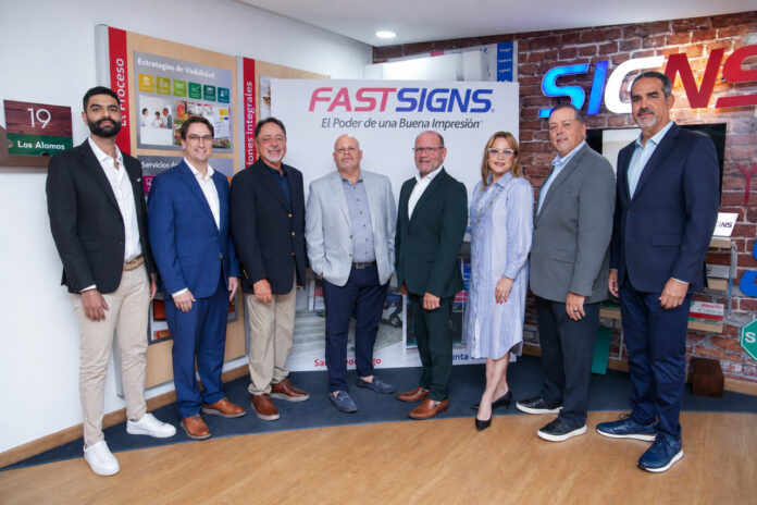 Foto Principal Christian Jaar, Ulises Borrell, Manuel Lugo, Mark L FASTSIGNS expande sus operaciones en República Dominicana con nueva sede en Punta Cana