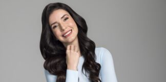 Karina Alarcón lleva 'De Cerca' al formato podcast
