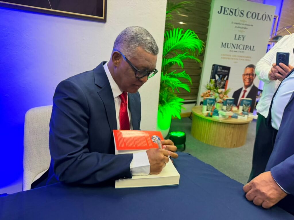 Jesús Colón Arache presenta obra anotada sobre la Ley Municipal 176-07