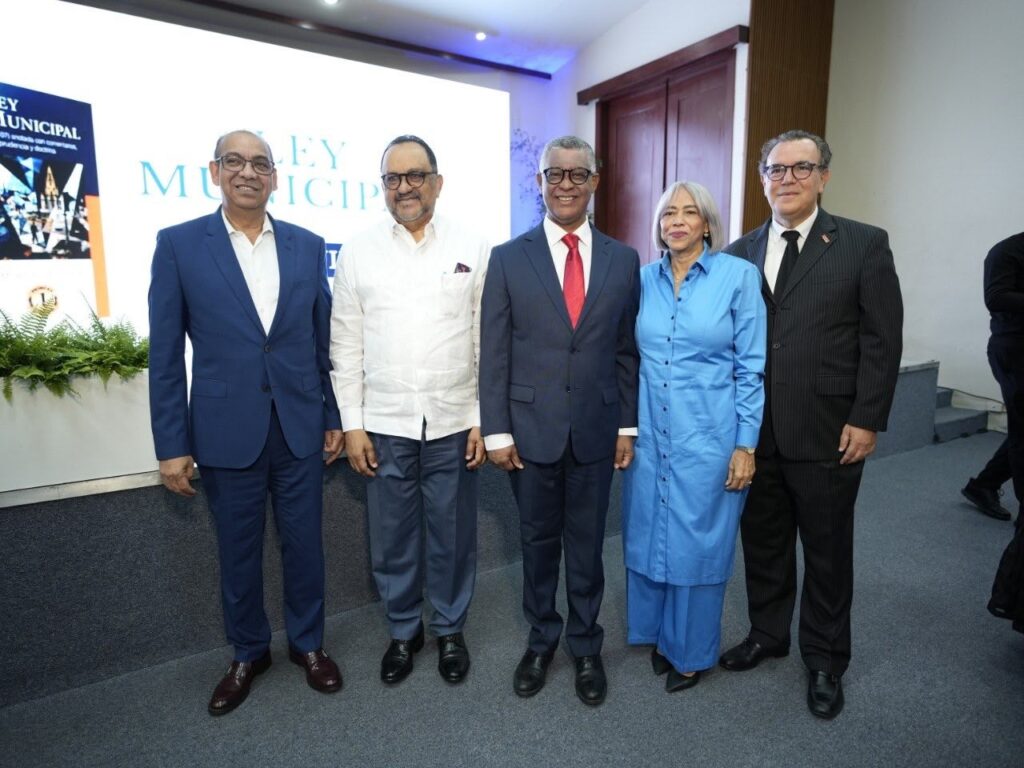 Jesús Colón Arache presenta obra anotada sobre la Ley Municipal 176-07