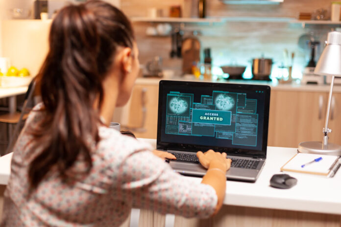 PyMEs & AI Ciberdelincuentes utilizan falsas herramientas de inteligencia artificial para atacar a las PyMEs