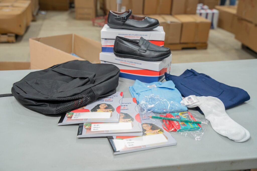INABIE distribuye el 38 % de los kits escolares para el próximo año lectivo