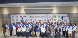 Banco Central gradúa a 38 comunicadores en diplomado de economía en La Vega